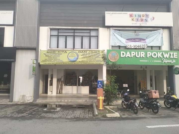 Kedai SR Laundry di Jalan 19/1, Cyberjaya